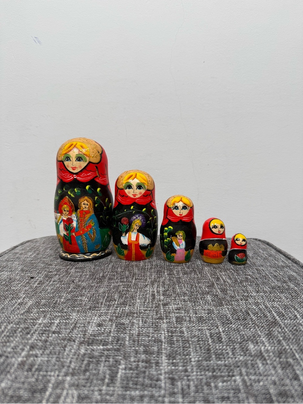 Vintage Russian Matryoshka Nesting Dolls 5 Piece Set Hand Painted Wood Folk Art